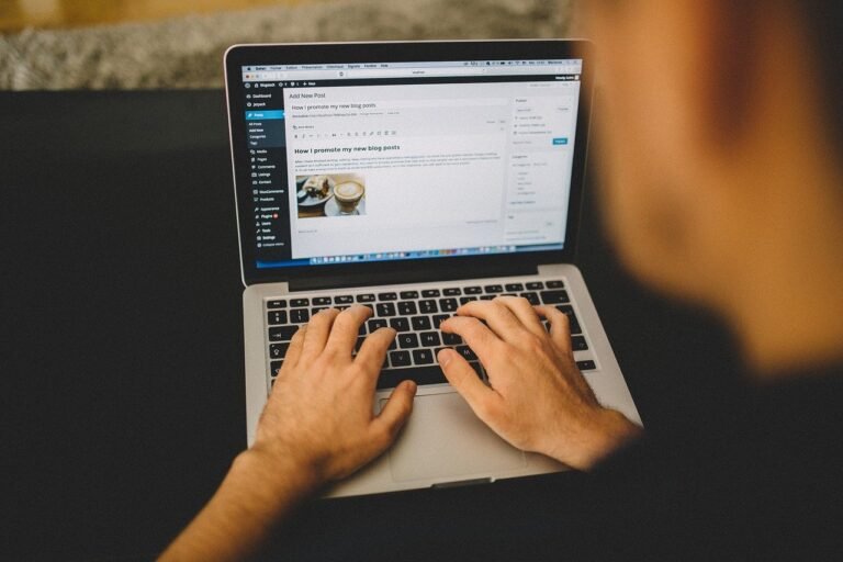 blogging-typing-wordpress